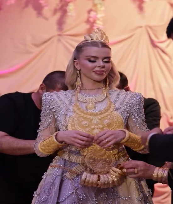 Sosyal medya fenomeni Çağla Öz'ün Nişanlanmaya hazırım, mücevherlerim nerede?.