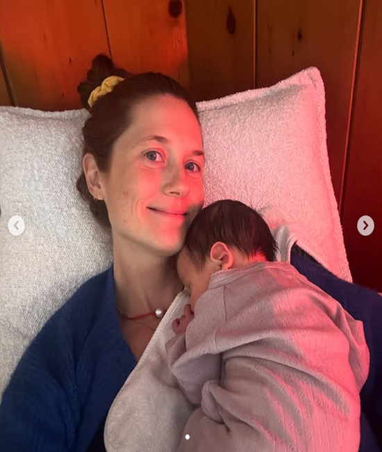 Bonnie Wright, hamileliğini Instagram üzerinden duyurmuştu.