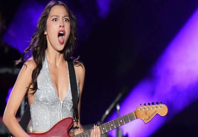 Olivia Rodrigo’nun konserlerinde Hayranları çoçuk bezi kullanıyor.