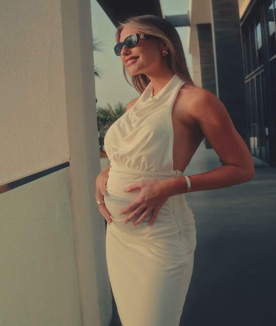Serdar Ortaç’ı kızdıran Haber! eski eşi Chloe Loughnan anne olmaya hazırlanıyor.
